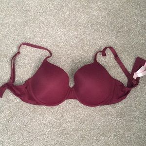 Never been worn PINK Victoria’s Secret T-shirt Bra
